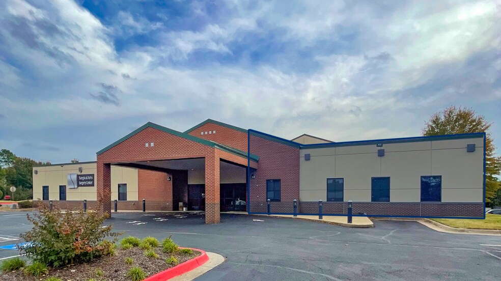3715-3733 N Business Dr, Fayetteville, AR à louer - Photo de l’immeuble – Image 1 sur 12
