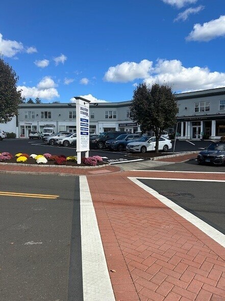 136 Main St, Westport, CT à louer - Photo de l’immeuble – Image 2 sur 6