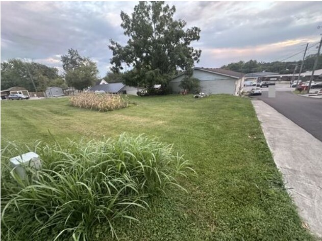 26 E Main St, Pekin, IN à vendre - Photo de l’immeuble – Image 3 sur 3