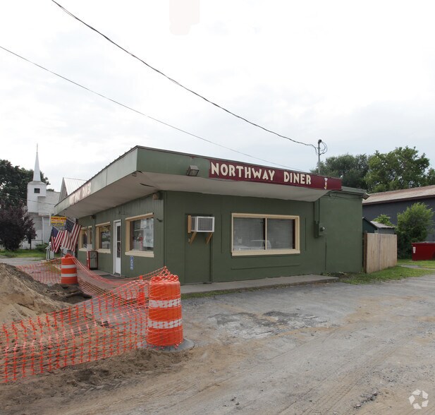 51 Main St, Queensbury, NY à vendre - Photo de l’immeuble – Image 1 sur 2