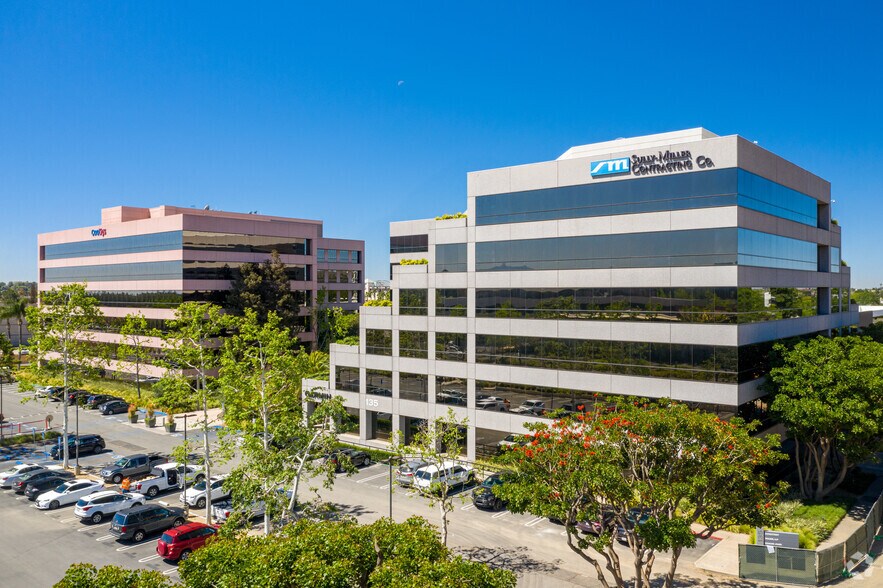 135 S state college Blvd, Brea, CA à louer - Photo de l’immeuble – Image 2 sur 14
