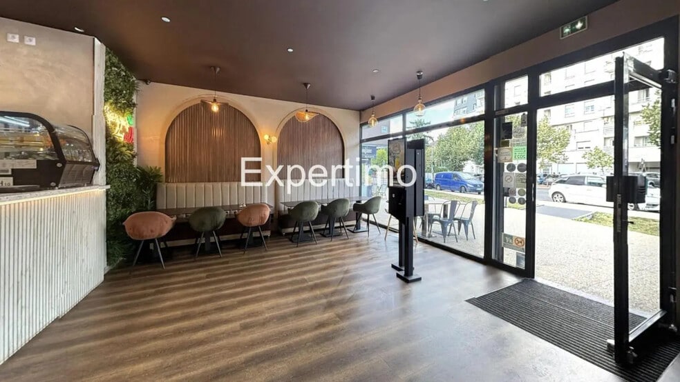 Local commercial dans Eaubonne à vendre - Photo de l’immeuble – Image 3 sur 9