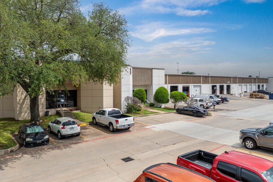 3912-3922 Dunvale Rd, Houston, TX à louer - Photo de l’immeuble – Image 3 sur 5