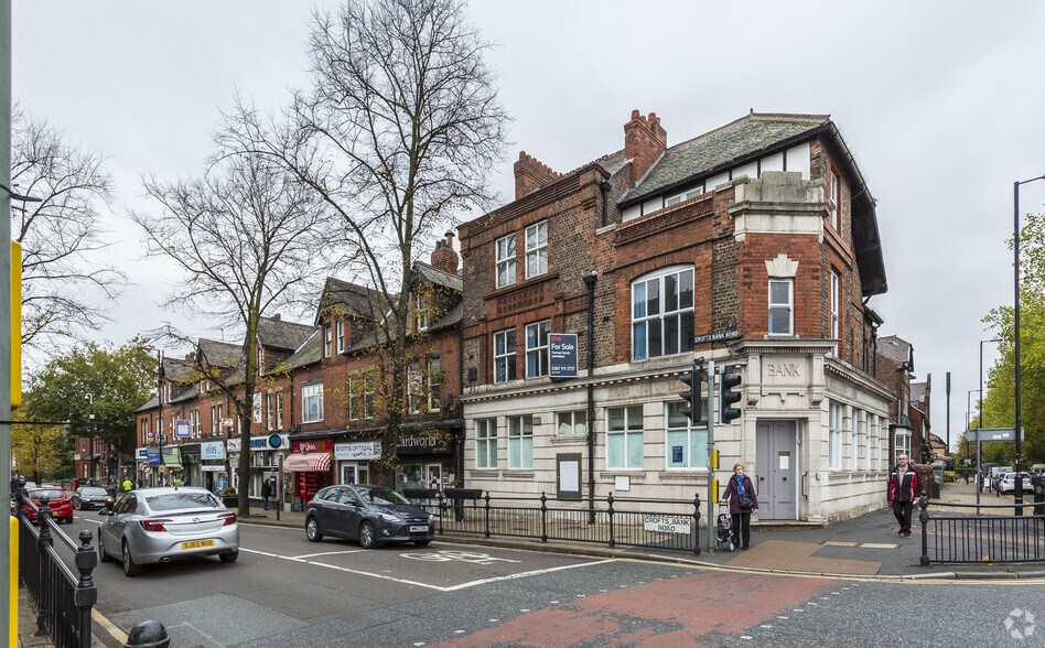 2 Crofts Bank Rd, Manchester à louer - Photo de l’immeuble – Image 3 sur 5