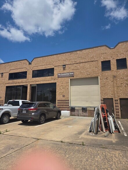 112 Oakgrove Rd, Dulles, VA à louer - Photo de l’immeuble – Image 1 sur 5