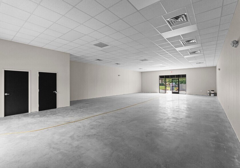 1147 Brawley School Rd, Mooresville, NC à louer - Photo intérieure – Image 2 sur 9