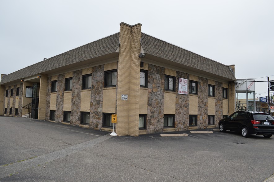 164 Commack Rd, Commack, NY à vendre - Photo de l’immeuble – Image 1 sur 15