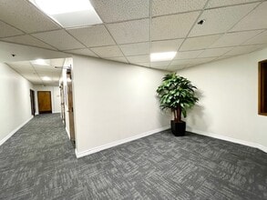 1425 W Foothill Blvd, Upland, CA à louer Photo intérieure– Image 2 sur 4