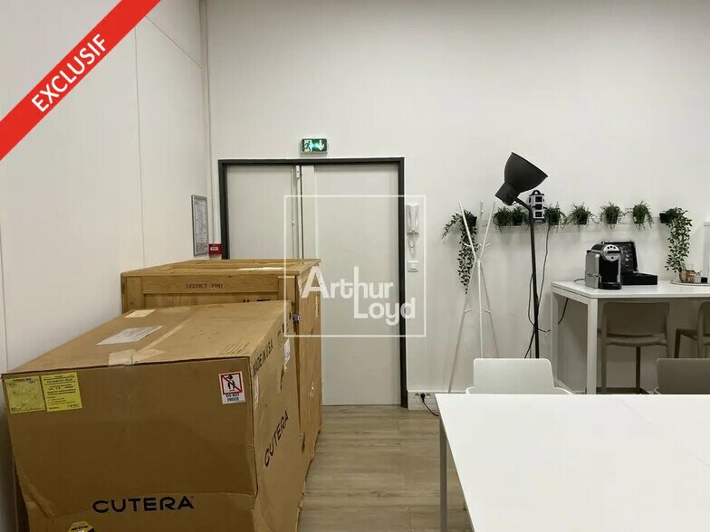 Bureau dans Lieusaint à louer - Photo de l’immeuble – Image 3 sur 7