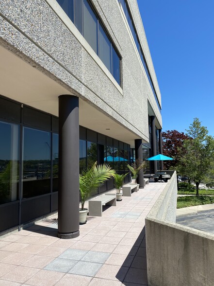 125 Eugene O'Neill Dr, New London, CT à louer - Photo de l’immeuble – Image 2 sur 13