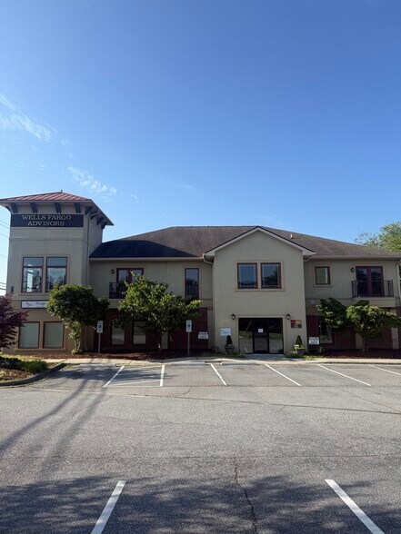 421 S Church St, Hendersonville, NC à vendre - Photo de l’immeuble – Image 1 sur 15