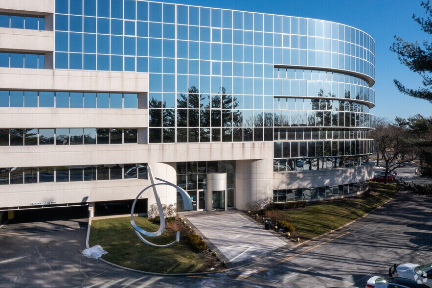 50 Charles Lindbergh Blvd, Uniondale, NY à louer - Photo de l’immeuble – Image 3 sur 5