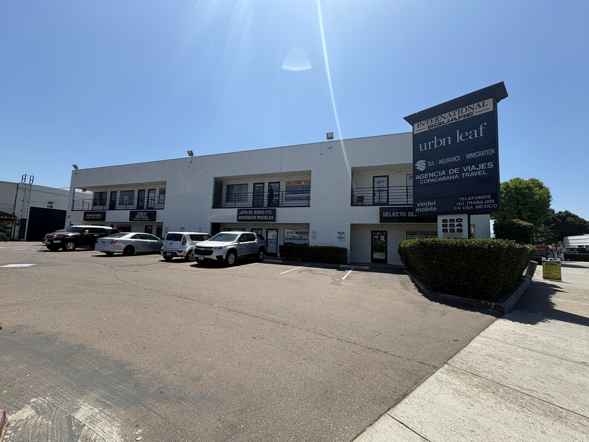 650-658 E San Ysidro Blvd, San Diego, CA à louer Photo de l’immeuble– Image 1 sur 11