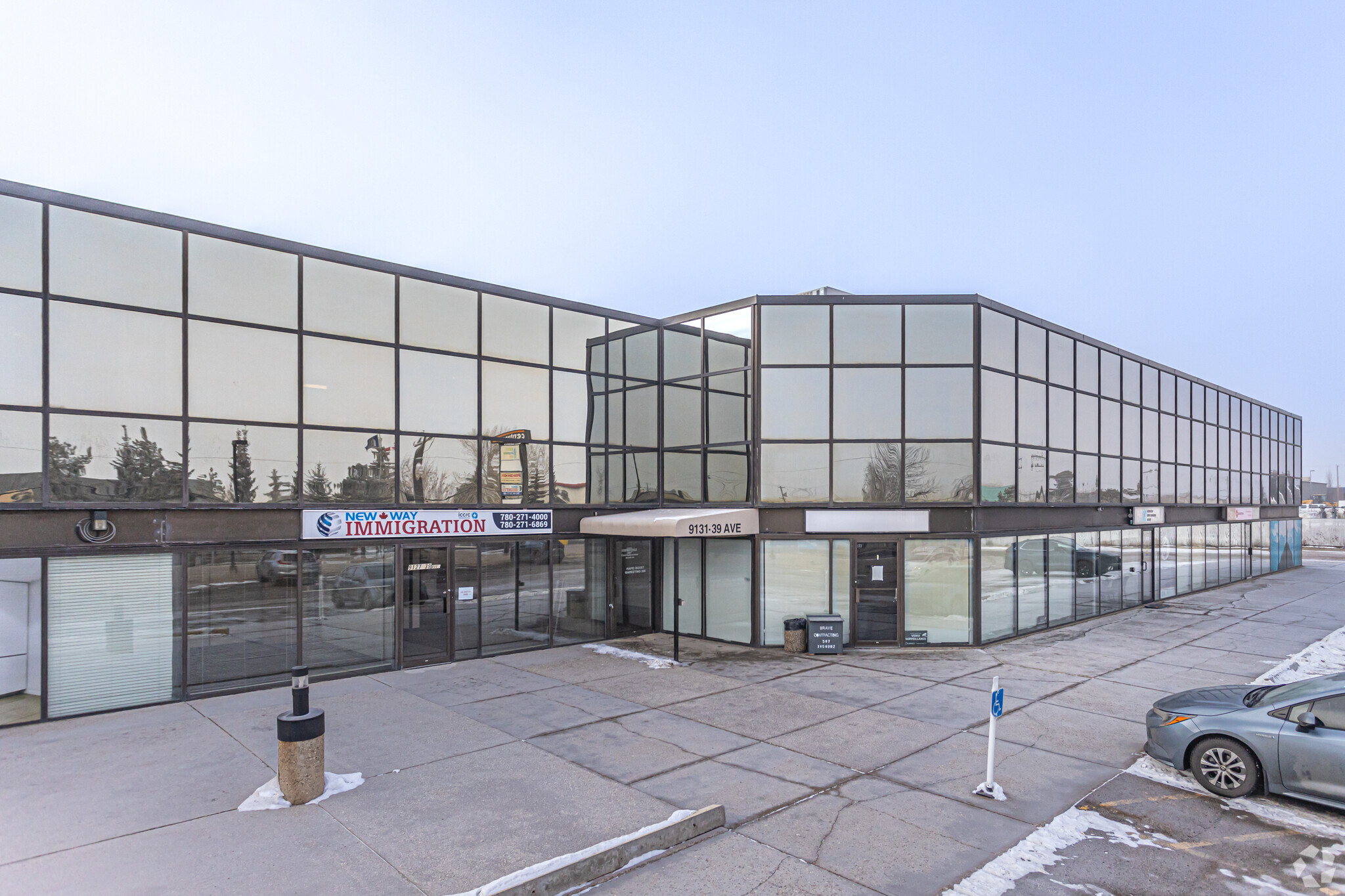 9131-9147 39th Ave NW, Edmonton, AB à louer Photo principale– Image 1 sur 5