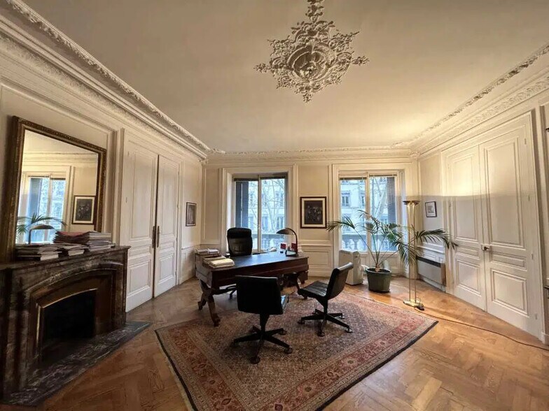 Bureau dans Lyon à vendre - Photo de l’immeuble – Image 3 sur 23