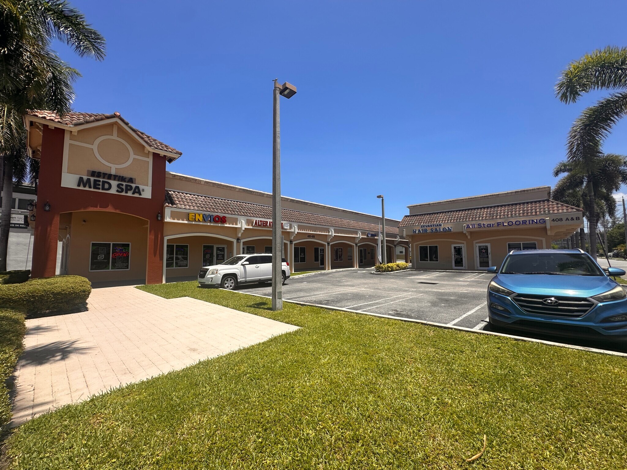 400 E Hallandale Beach Blvd, Hallandale Beach, FL à louer Photo de l’immeuble– Image 1 sur 16
