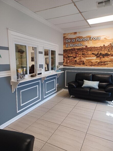 1302-1310 N Main St, Kissimmee, FL à louer - Photo intérieure – Image 2 sur 12