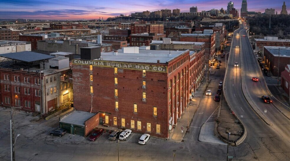 West Bottoms 3 portefeuille de 3 biens à vendre sur LoopNet.fr - Photo de l’immeuble – Image 1 sur 43