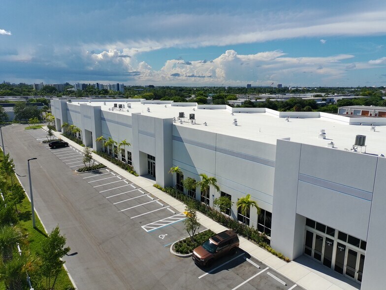 1501 N Florida Mango Rd, West Palm Beach, FL à louer - Photo de l’immeuble – Image 3 sur 21