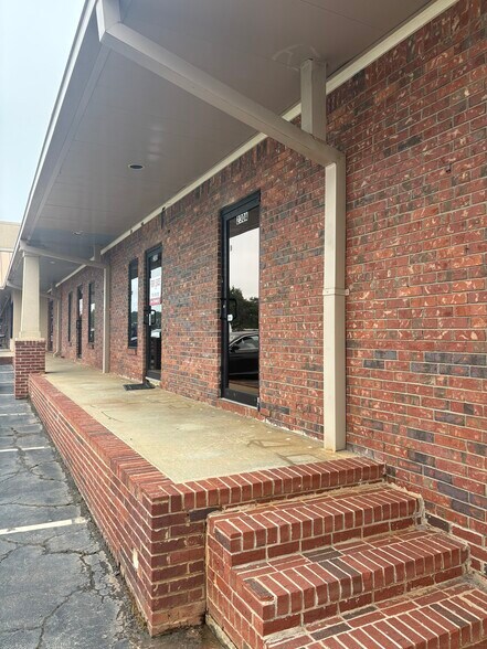 230 N Hammond Dr, Monroe, GA à louer - Photo de l’immeuble – Image 2 sur 7