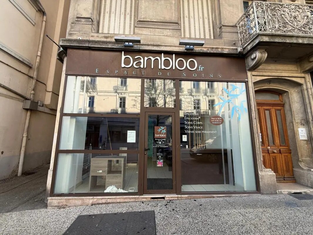 Local d’activités dans Bourg-en-Bresse à louer Photo principale– Image 1 sur 10