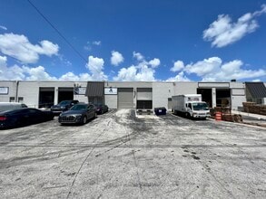 5551-5595 NW 72nd Ave, Miami, FL à louer Photo de l’immeuble– Image 1 sur 7