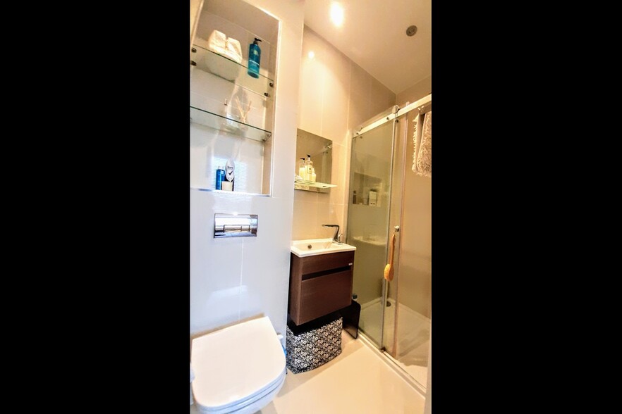 777 Fulham Rd, Londres à vendre - Photo de l’immeuble – Image 3 sur 10