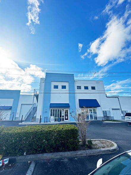 9000 NW 15th St, Doral, FL à louer - Photo de l’immeuble – Image 2 sur 4