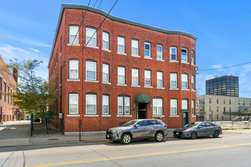 97 Bridge St, Manchester, NH à vendre - Photo de l’immeuble – Image 1 sur 17