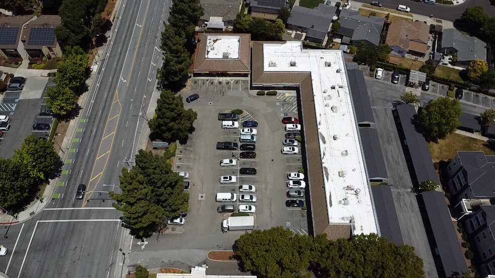 2676-2694 Cropley Ave, San Jose, CA à louer - Photo de l’immeuble – Image 3 sur 12
