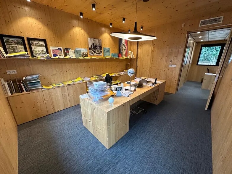 Local d'activités dans Tassin-la-Demi-Lune à vendre - Photo de l’immeuble – Image 3 sur 13