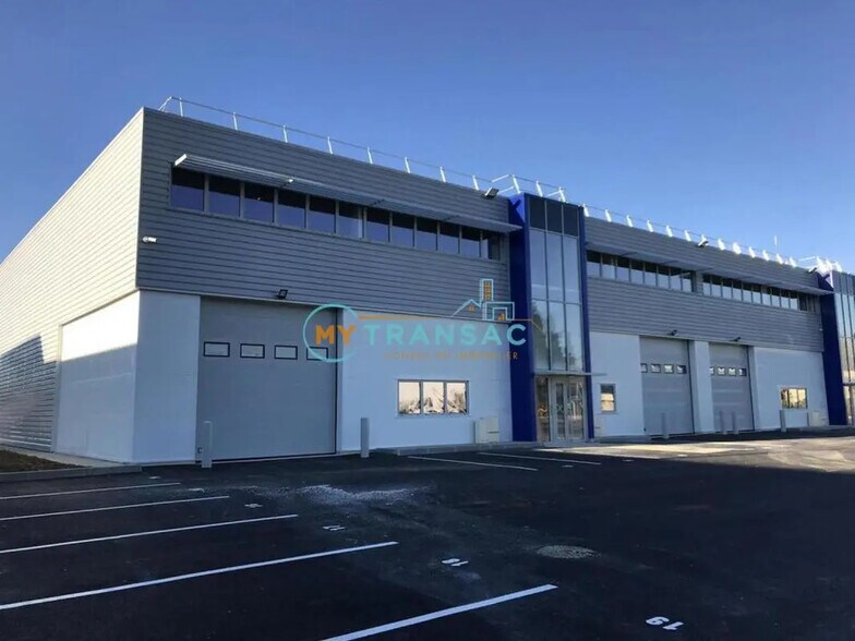 Local d’activités dans Brétigny-sur-Orge à louer - Photo de l’immeuble – Image 2 sur 13
