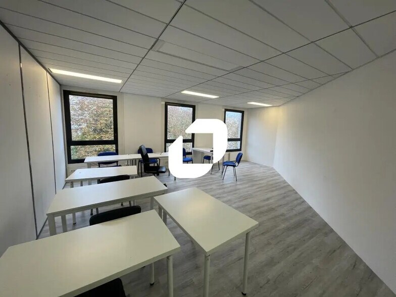 Bureau dans Lognes à vendre - Photo de l’immeuble – Image 2 sur 4