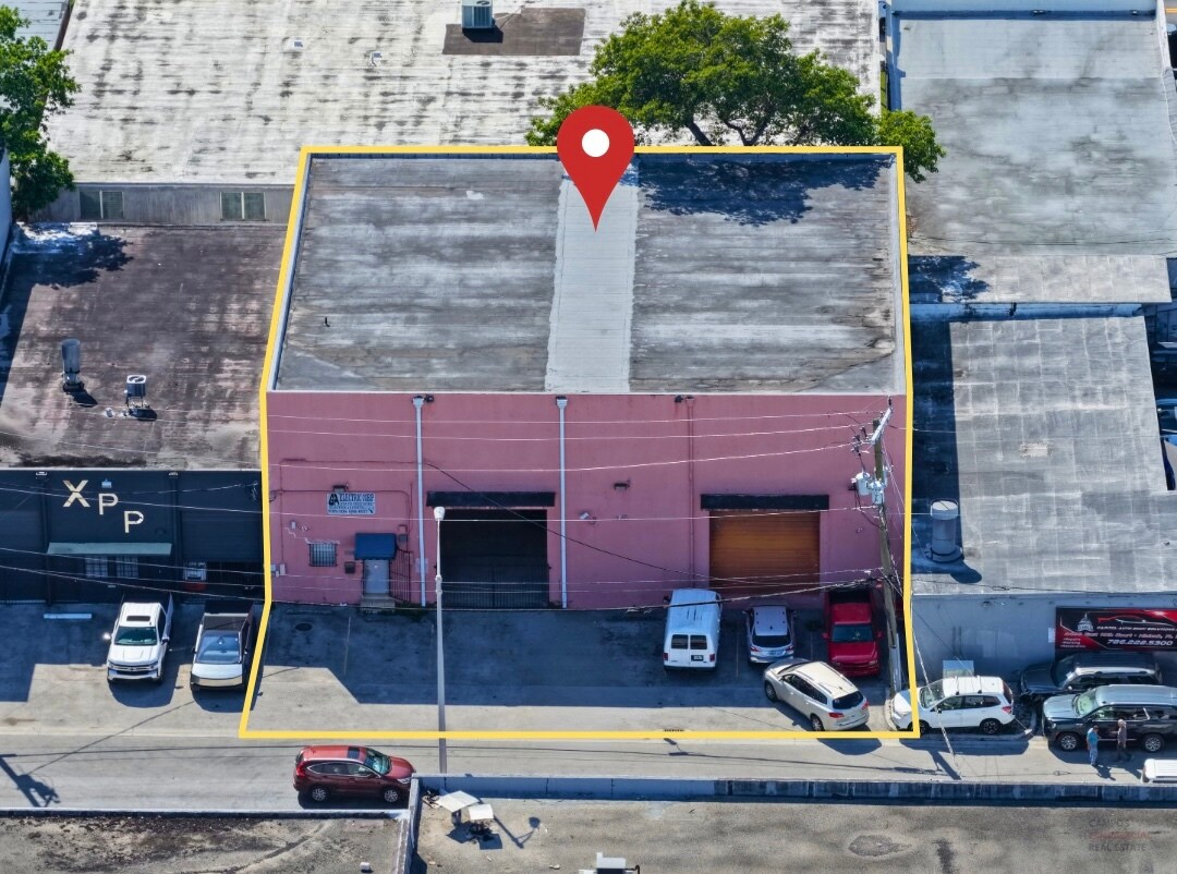 4450 E 10th Ct, Hialeah, FL à vendre Photo principale– Image 1 sur 25
