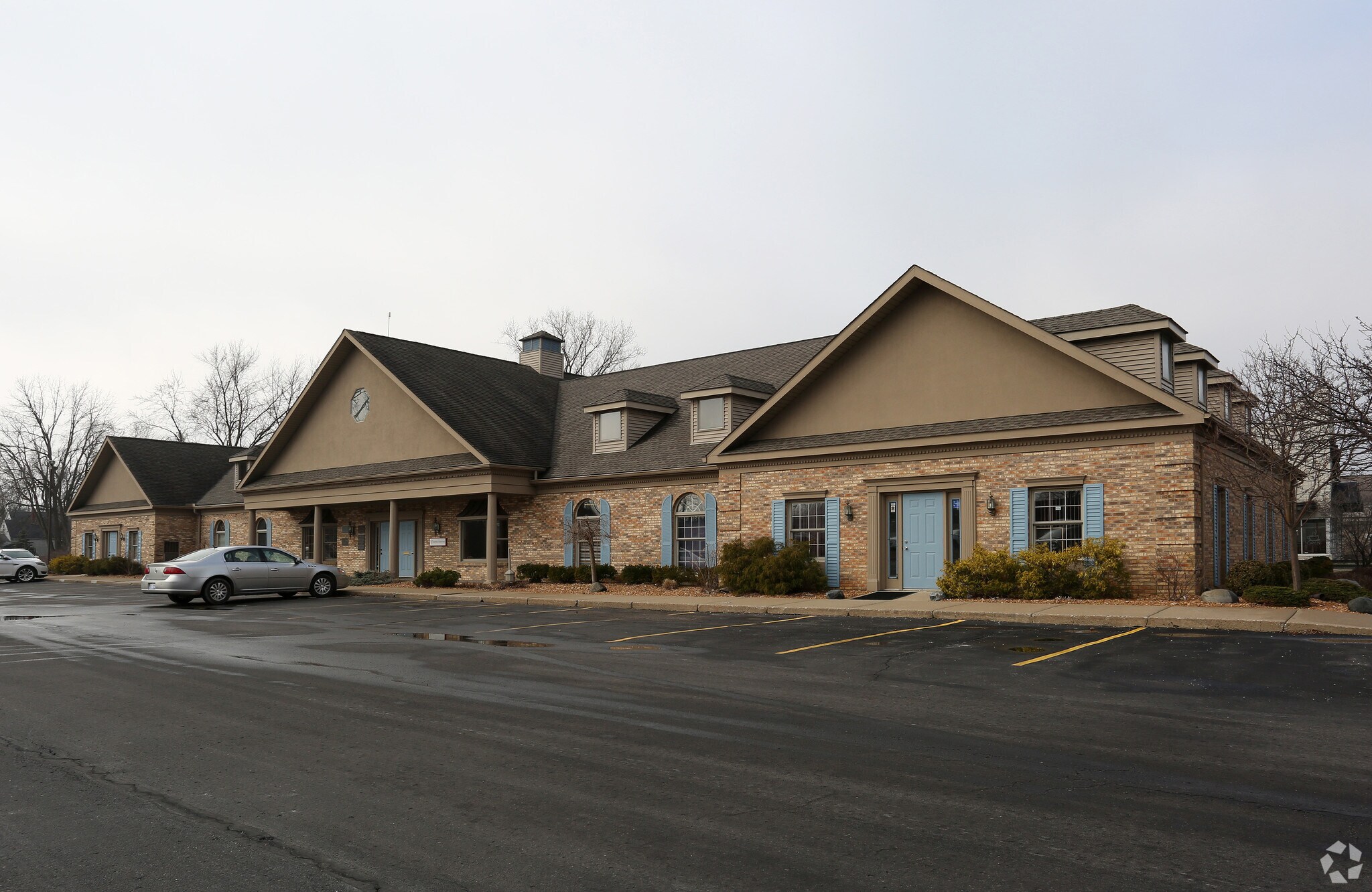 1063 W Hill Rd, Flint, MI à louer Photo principale– Image 1 sur 50