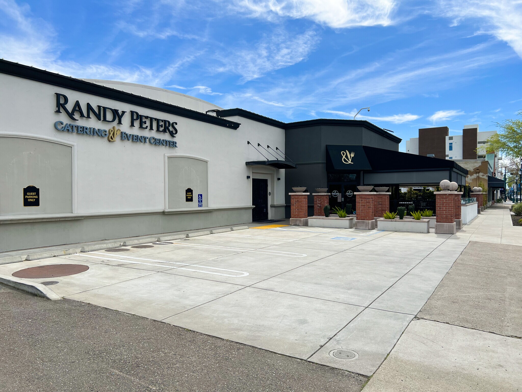 105 Vernon St, Roseville, CA à vendre Photo principale– Image 1 sur 17