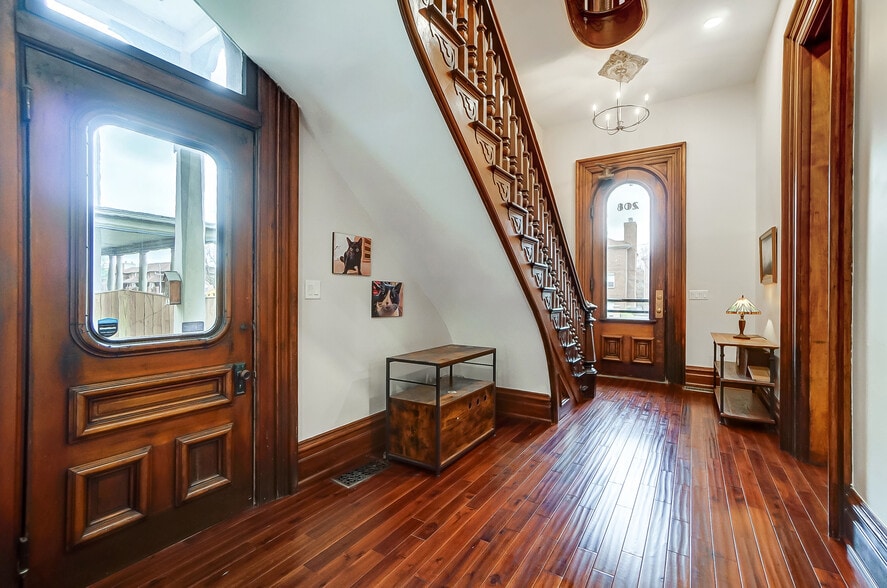 208 W Monument Ave, Dayton, OH à vendre - Photo intérieure – Image 2 sur 47