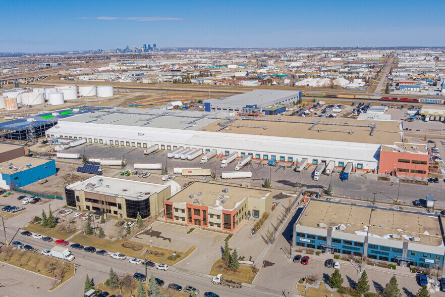 4540 104th Ave SE, Calgary, AB à louer - Aérien – Image 3 sur 3