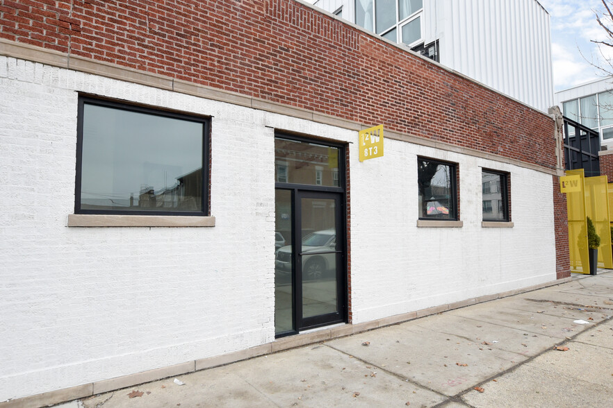 3801 W Fullerton Ave, Chicago, IL à louer - Photo de l’immeuble – Image 3 sur 7