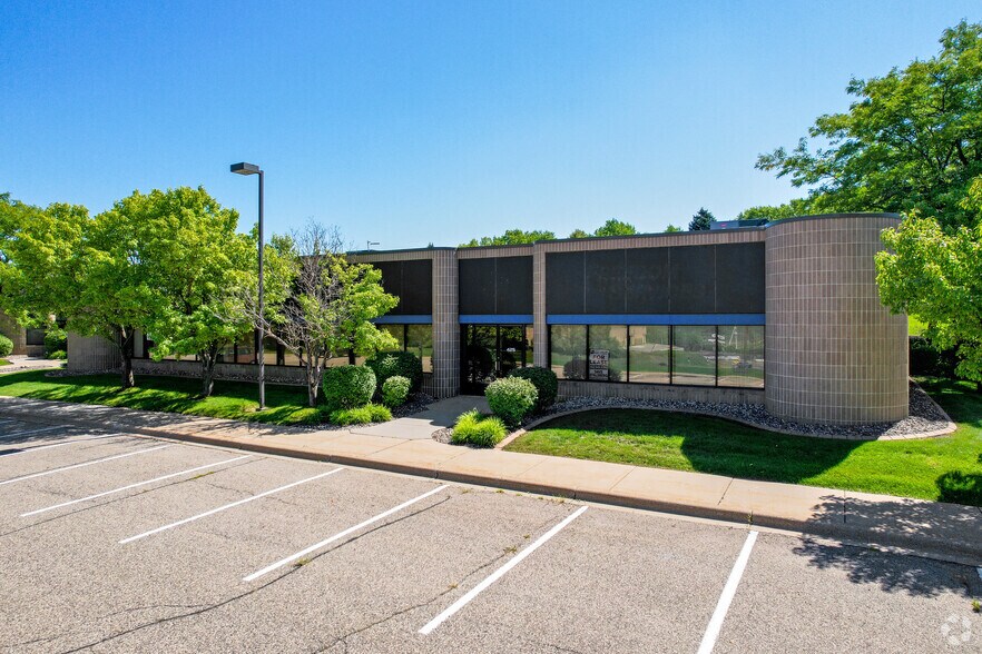 401-429 W Travelers Trl, Burnsville, MN à louer - Photo principale – Image 1 sur 18