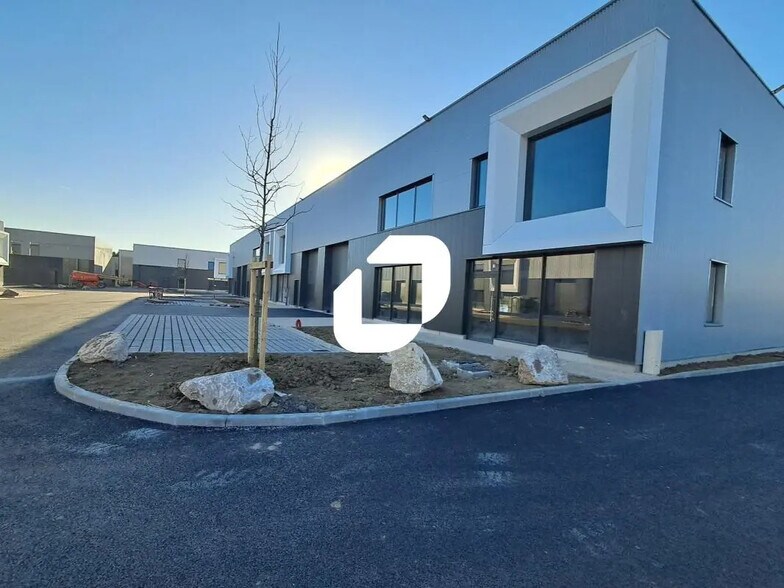 Bureau dans Quesnoy-sur-Deûle à louer - Photo de l’immeuble – Image 2 sur 7