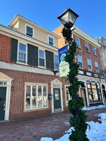 328 High St, Burlington, NJ à louer - Photo principale – Image 1 sur 12