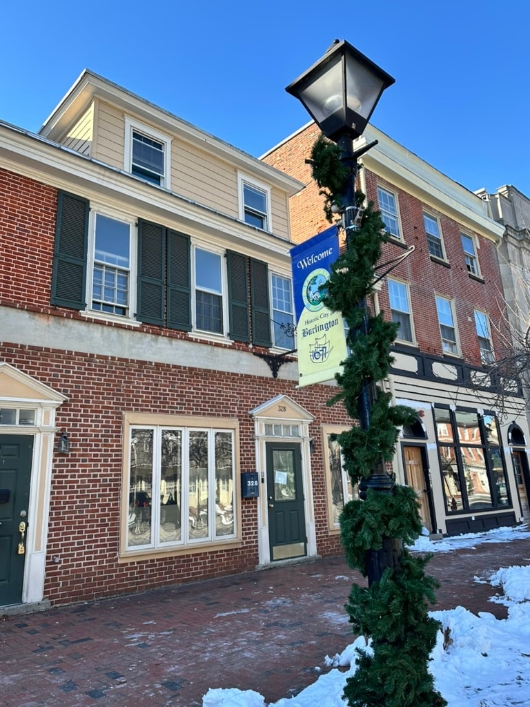 328 High St, Burlington, NJ à louer Photo principale– Image 1 sur 13