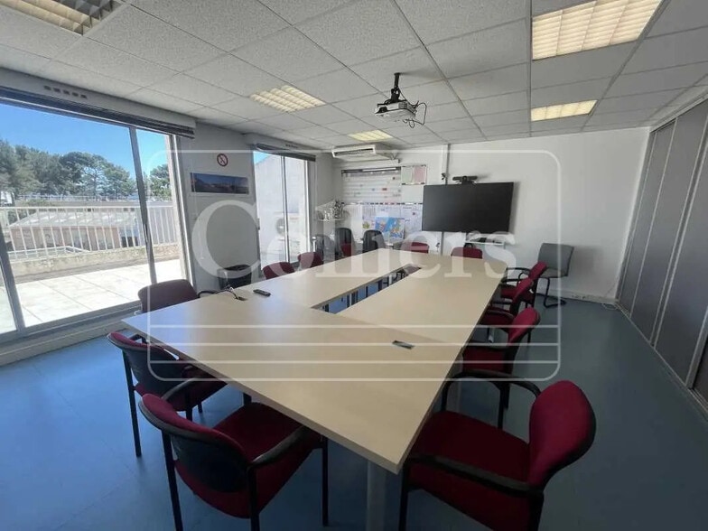 Bureau dans La Ciotat à louer - Photo de l’immeuble – Image 1 sur 4