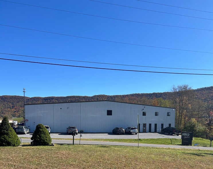 334 Industrial Park Rd, Bluefield, VA à louer - Photo principale – Image 1 sur 14