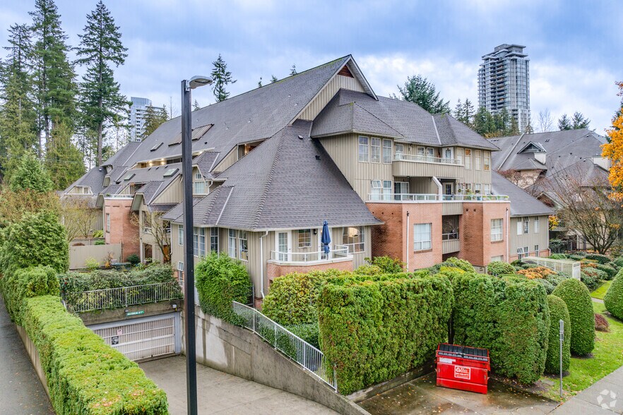 1154 Westwood St, Coquitlam, BC à vendre - Photo de l’immeuble – Image 2 sur 4