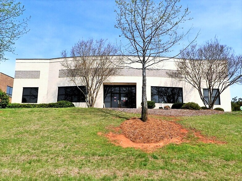 1912 Cross Beam Dr, Charlotte, NC à louer - Photo principale – Image 1 sur 4