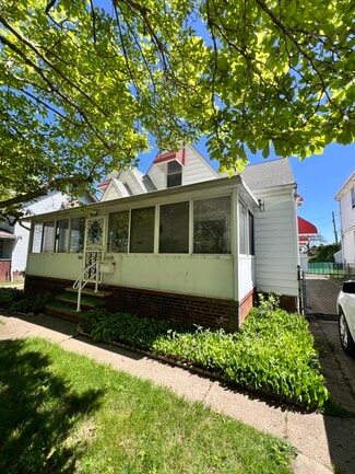 Plus de détails pour 3127 West Blvd, Cleveland, OH - Logement à vendre