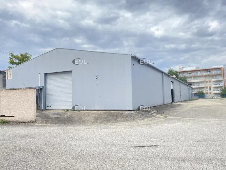 Industriel/Logistique dans Vénissieux à louer - Photo de l’immeuble – Image 3 sur 9