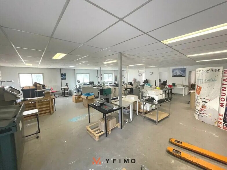 Local d’activités dans Ecquevilly à louer - Photo intérieure – Image 2 sur 6